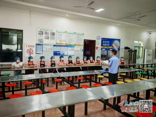 考前嚴密守護 東臨新區(qū)市場監(jiān)管局深入考點學校開展食品安全專項檢查