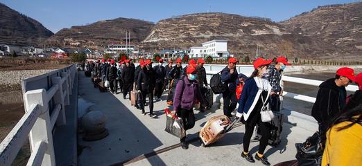 勞務(wù)產(chǎn)業(yè)撐起致富夢(mèng) 綠化服務(wù)開(kāi)出增收花——甘肅武山打造農(nóng)民增收“鐵桿莊稼”